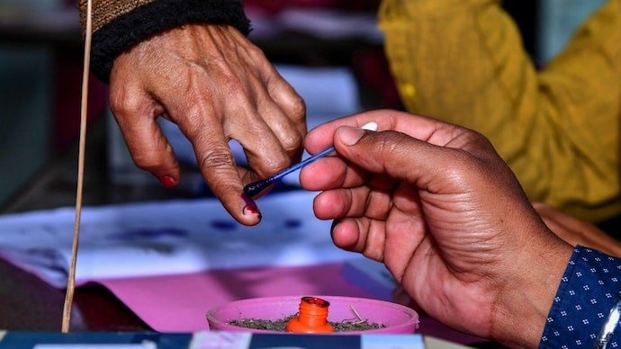 इस गांव में वोटिंग का बहिष्कार, जानें क्यों सिर्फ दो लोगों ने डाले वोट